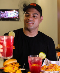 Foto do cliente Léo da La Burguer SJC